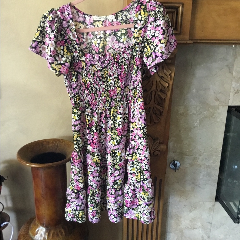 Floral Summer Dress ~ Medium ~ short sleeves ~ gathered chest & ruffles